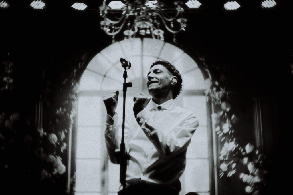 El kuelgue C Art Media